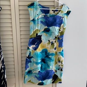 Apt 9 size 6 floral blue dress